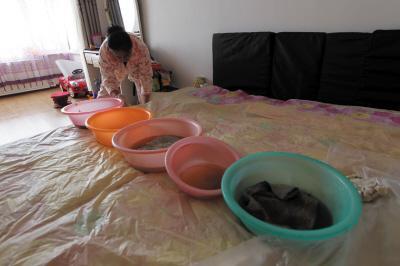 寿宁楼上漏水，住户失联，小区没物管，业主维权难！律师来支招……